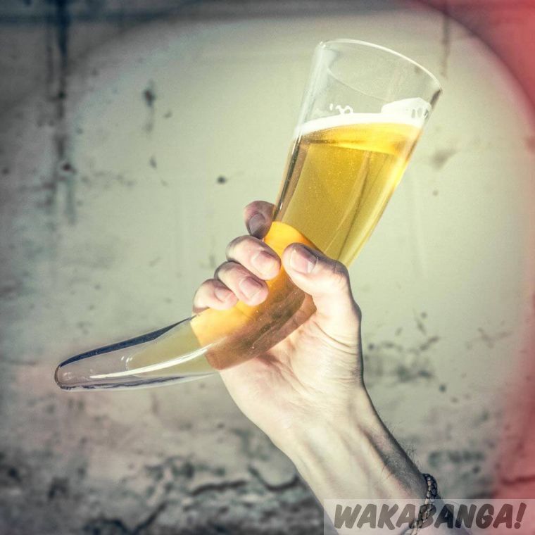 Indomable violento tablero Jarra de Cerveza Cuerno Vikingo con soporte de madera - Wakabanga
