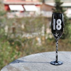 Copa de champagne color negro de 18 años