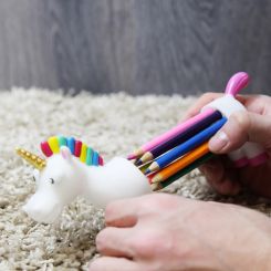 Unicornio Portalápices con lápices de colores