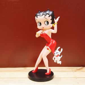 Figura Betty Boop paseando perrito
