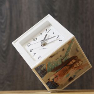 Portafotos y reloj giratorio Photo Clock